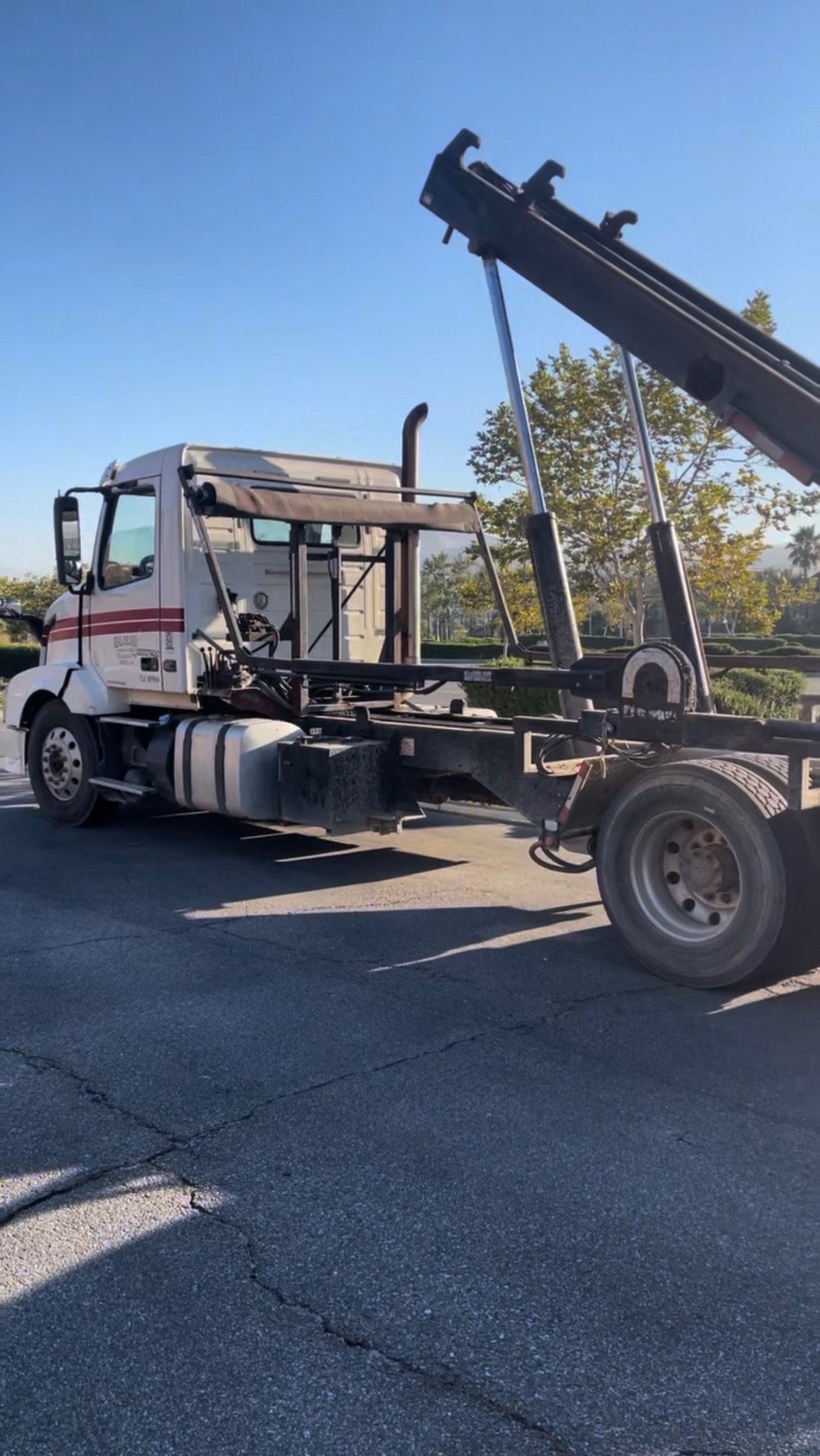 RDO roll-off truck lift system